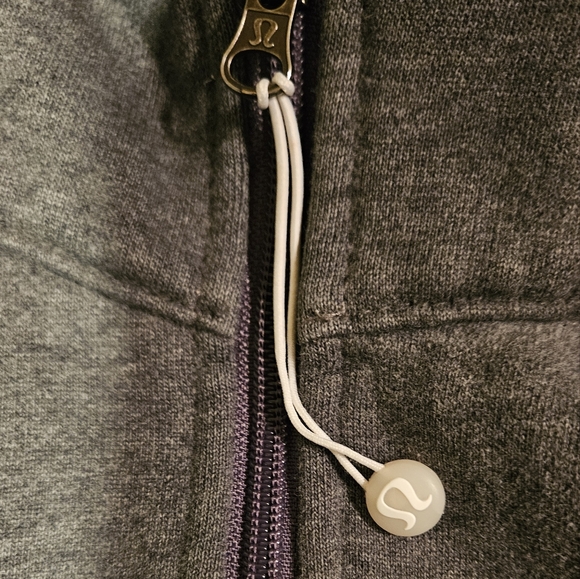 Euc Lululemon sweater - Picture 4 of 6